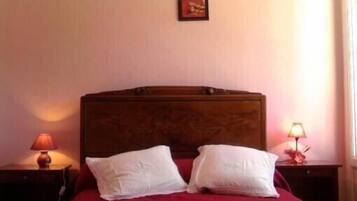 4 bedrooms, soundproofing, iron/ironing board