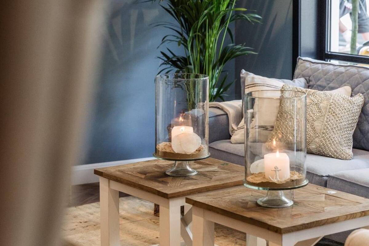 38-inch flat-screen tv with satellite channels, tv