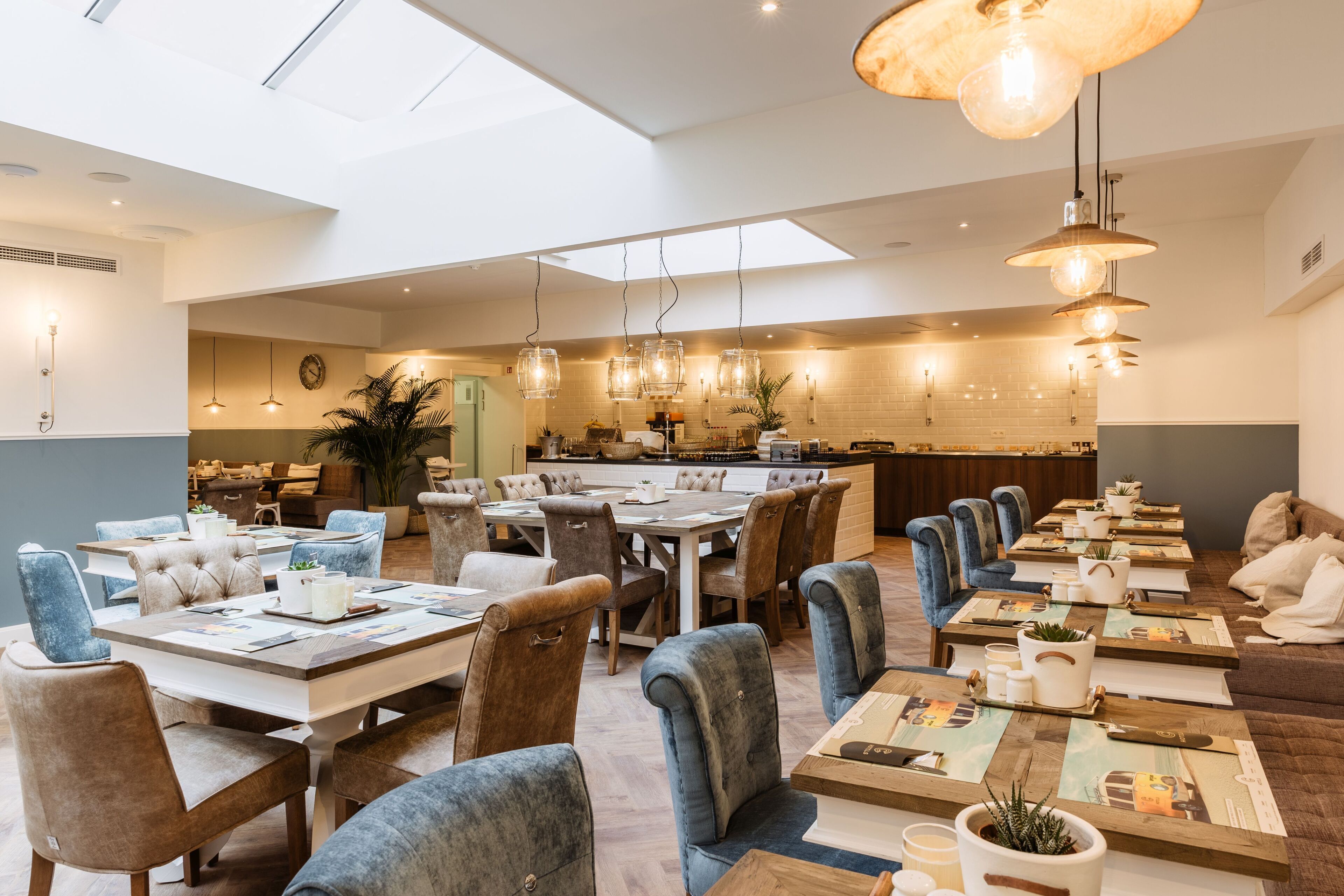 daily buffet breakfast (eur 25 per person)