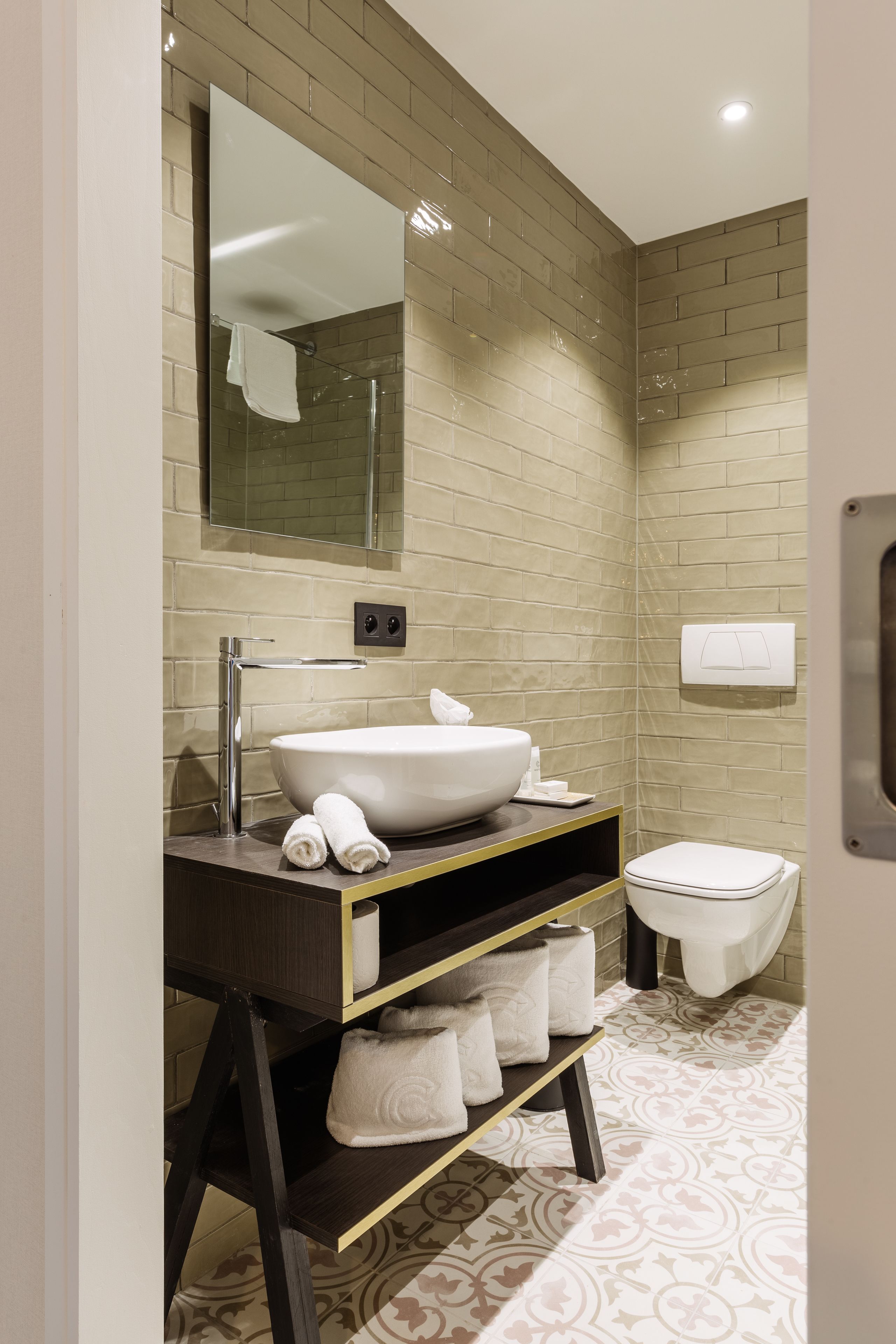 comfort twin room | bathroom | shower, free toiletries, towels