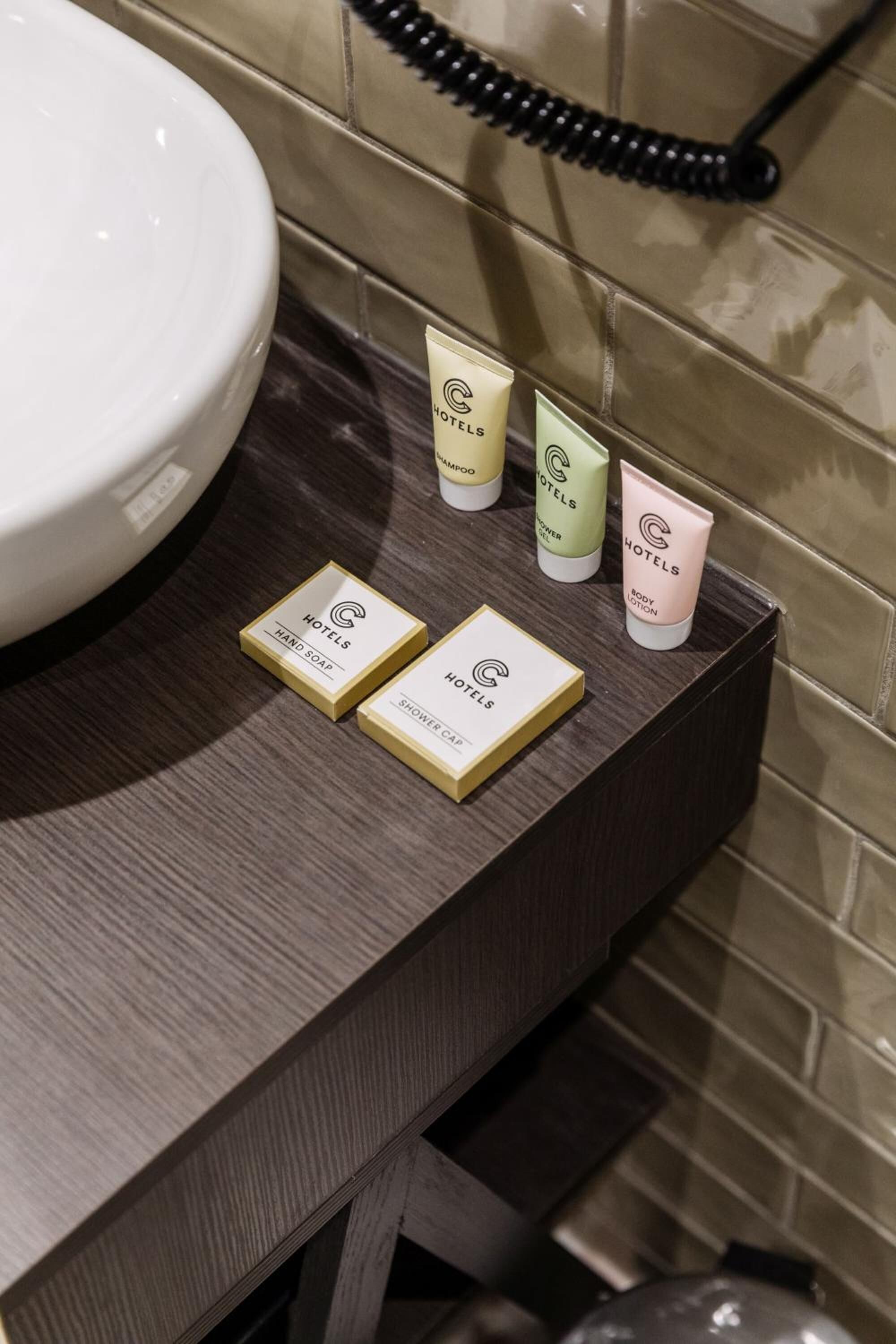 shower, free toiletries, towels