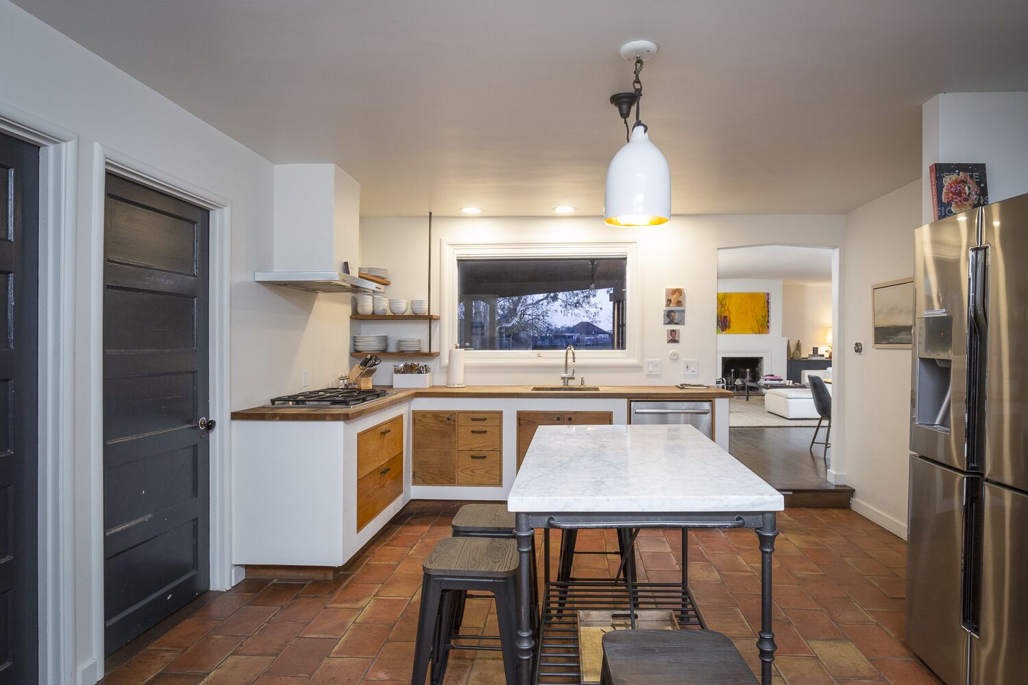 Lovely 6 acre property near charming Sonoma Square, Napa Valley and all wineries