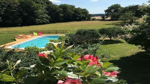 A swimming pool surrounded by lush greenery and trees. - Le Plessis-Le Lierre - Loire Valley-Amboise, 18th Century Farmhouse, Pool (Amboise)