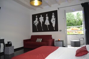 Down duvets, individually decorated, individually furnished, desk