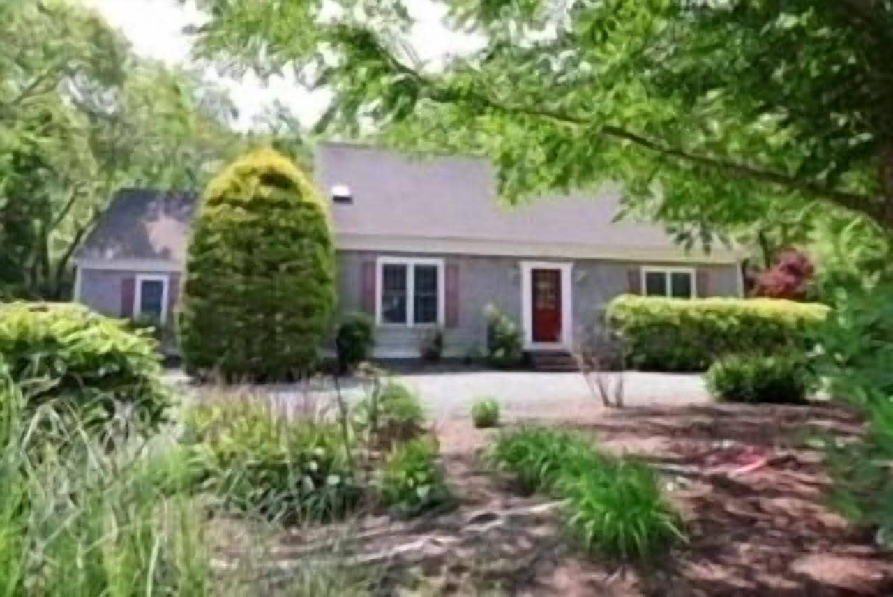 E Dennis Quintessential Cape home 4 Full Baths 4 BR+den CTRL A/C-NO PETS/SMOKE
