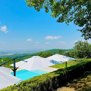 Piscina all'aperto, una piscina riscaldata