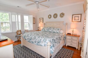 Room - 3 bedroom on 1st floor. End unit. Gated community. Walking distance to beach. (North Myrtle Beach)