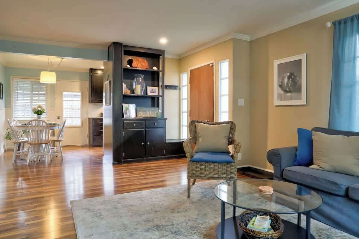 TV, fireplace, offices