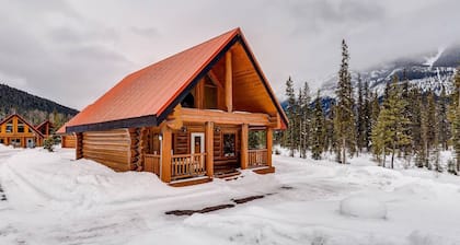 Getaway Cabin Ideal For Groups Exploring Rockies