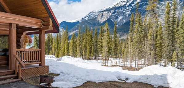 Exterior - Getaway Cabin Ideal For Groups Exploring Rockies (Golden)