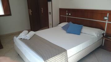 Classic-Doppel- oder -Zweibettzimmer | Schreibtisch, kostenloses WLAN