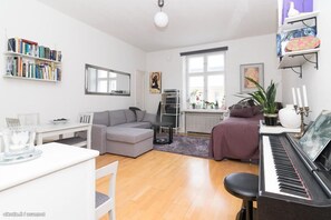 Living room - Motel Urban Kallio (Helsinki)