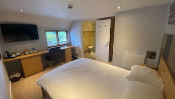 Standard Double Room | Desk, free WiFi, bed sheets, wheelchair access