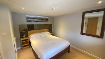 Standard Double Room | Desk, free WiFi, bed sheets, wheelchair access