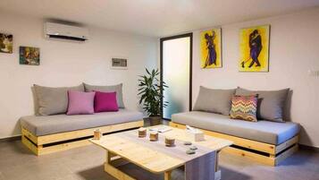 City Studio, Multiple Beds, Non Smoking, City View | Blackout drapes, soundproofing, iron/ironing board, free WiFi