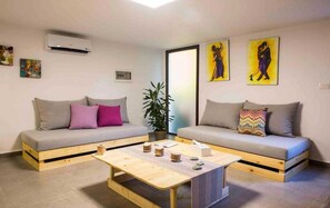 Blackout curtains, soundproofing, iron/ironing board, free WiFi - Old Town Guest Houses (Batroun)