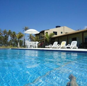 Outdoor pool, open 8:00 AM to 7:00 PM, pool loungers