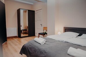 Minibar, két bảo mật tại phòng, bàn, màn/rèm cản sáng 
