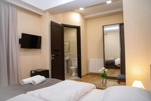 Minibar, in-room safe, desk, blackout drapes - Avlabari Terrace (Tbilisi)