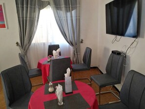 Petit déjeuner continental (5000 XOF par personne)