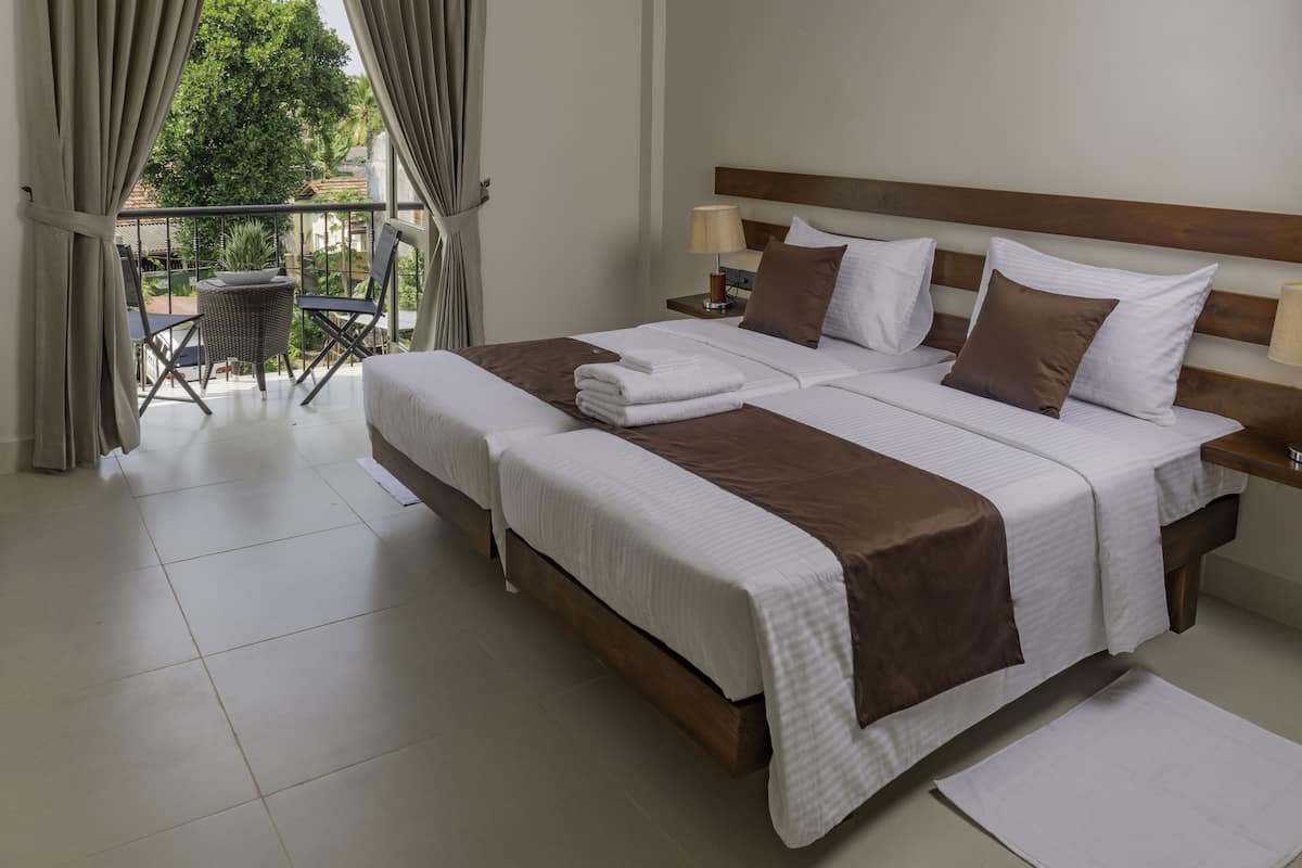 Deluxe Room, 2 Twin Beds, Canal View | 12 bedrooms, Select Comfort beds, desk, WiFi (free)