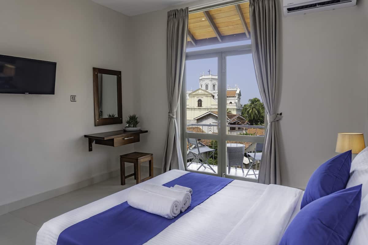 Deluxe Room, 1 Double Bed, Canal View | 12 bedrooms, Select Comfort beds, desk, WiFi (free)