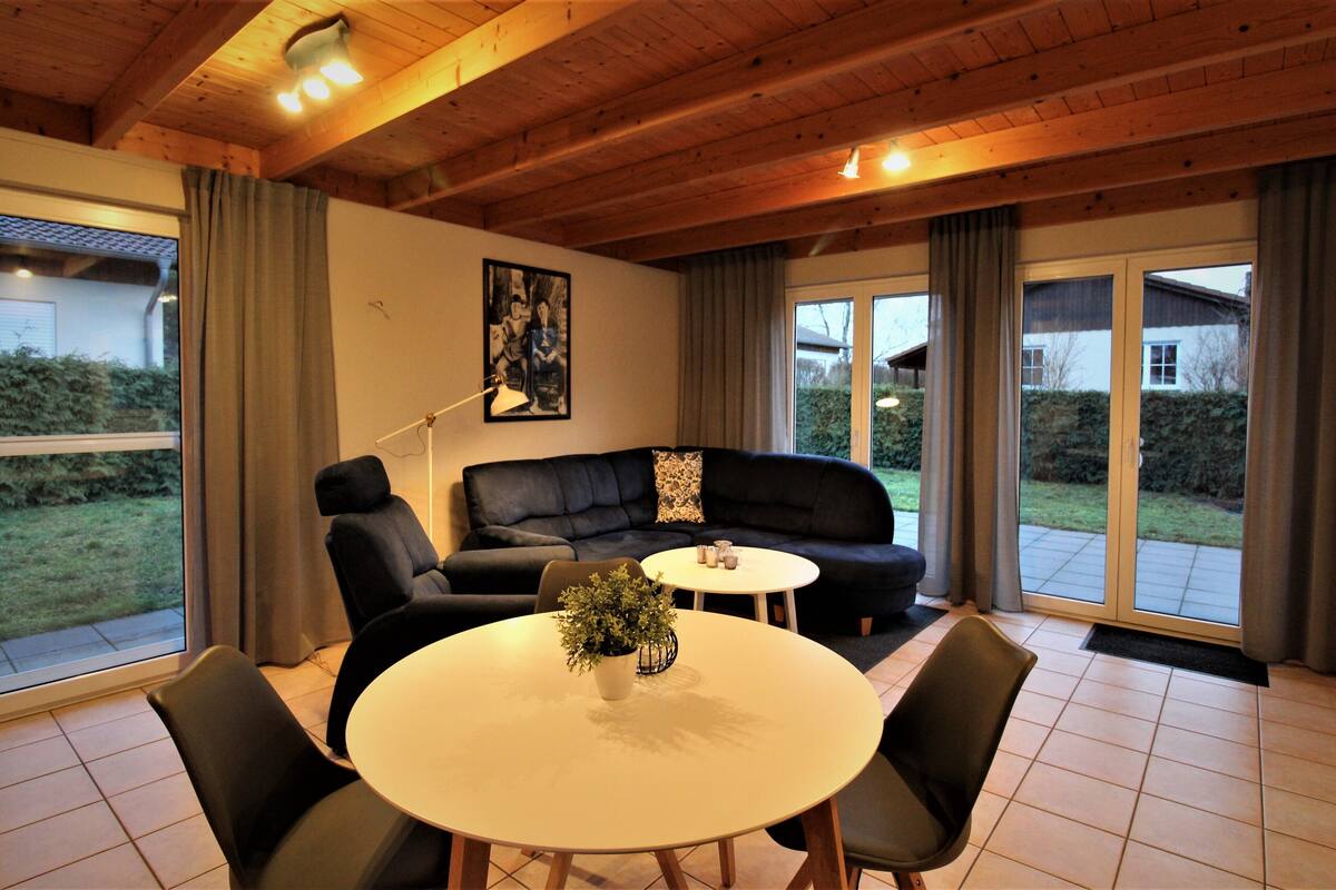 Comfort Cottage, 2 Bedrooms, Patio, Garden View | Living area