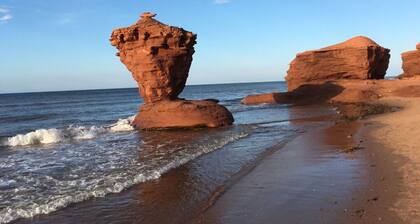 A cozy rustic cottage with a short walk to a fantastic beach in Seaview, PEI