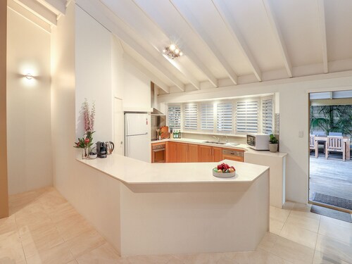 Seabreeze on Peppermint Drive, 200m from the beach, plenty of room for your boat