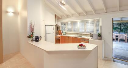 Seabreeze on Peppermint Drive, 200m from the beach, plenty of room for your boat