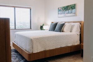 3 bedrooms, travel cot, free WiFi, bed sheets - Just renovated! Best condo in Jupiter, Walk to the beach! (Jupiter)