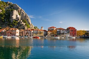 Marina - Croatian Beach House in OMIS! (Omiš)