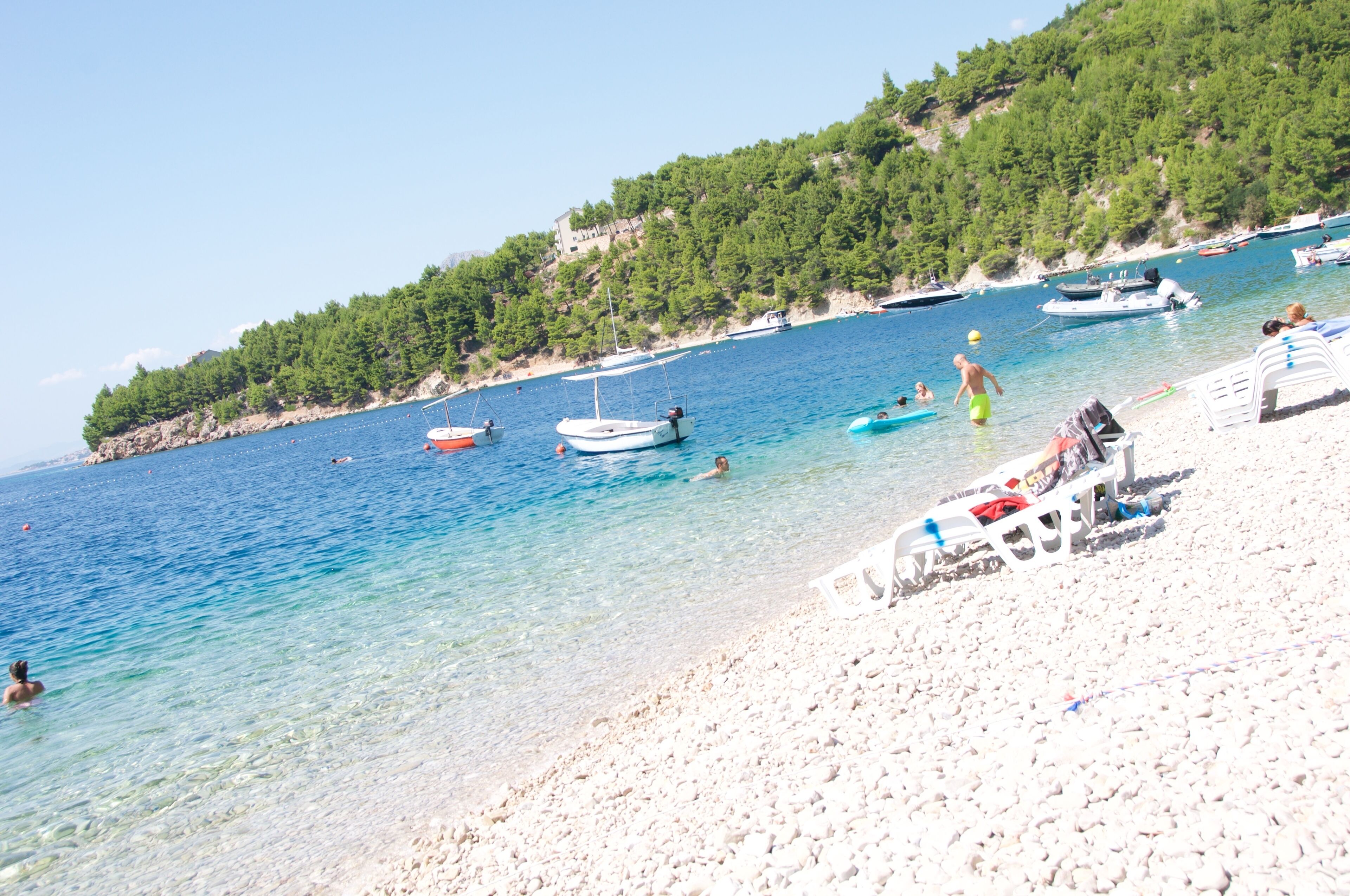 Beach nearby, sun loungers, beach towels