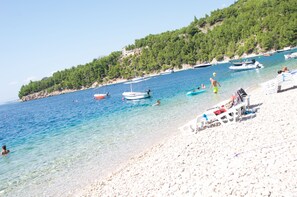 In Strandnähe, Liegestühle, Strandtücher