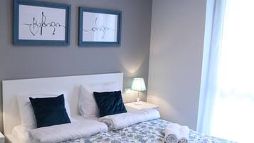 1 habitación, tabla de planchar con plancha, wifi gratis y ropa de cama