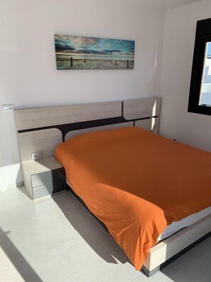 3 chambres, fer et planche à repasser, Wi-Fi, draps fournis