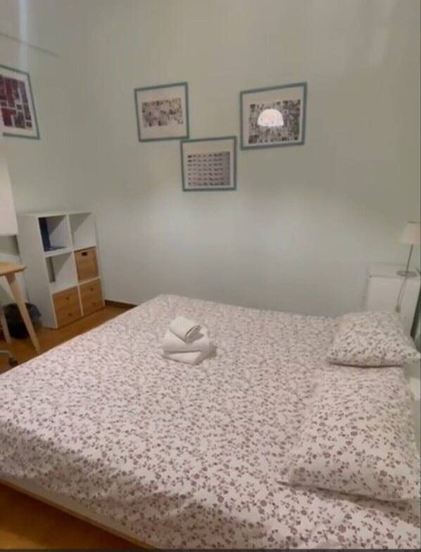 2 habitaciones, tabla de planchar con plancha, wifi y ropa de cama 