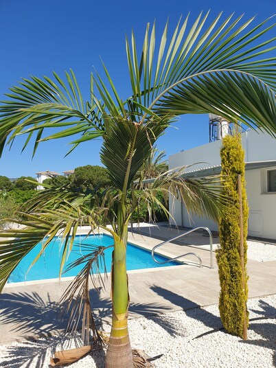Stunning 2 Bedroom Bungalow with Private Pool in the Heart of Coral Bay.