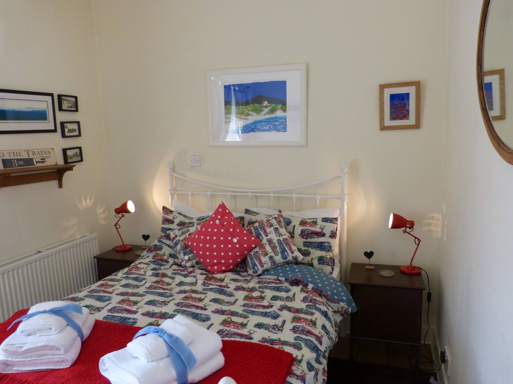 Craigen Cottage,Detached Victorian House, enclosed gardens in Ballater Village