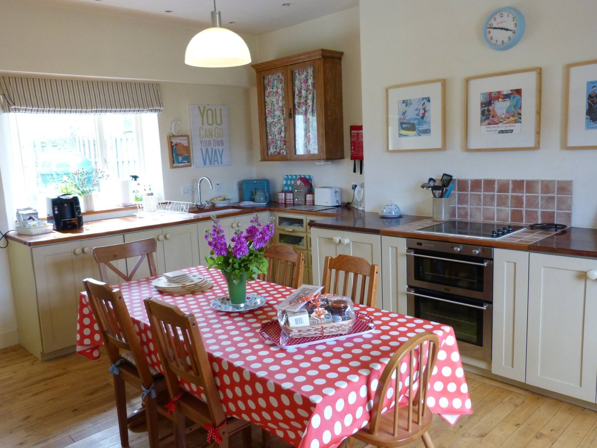 Craigen Cottage,Detached Victorian House, enclosed gardens in Ballater Village