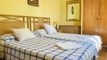 4 Schlafzimmer, Bügeleisen/Bügelbrett, kostenloses WLAN, Bettwäsche