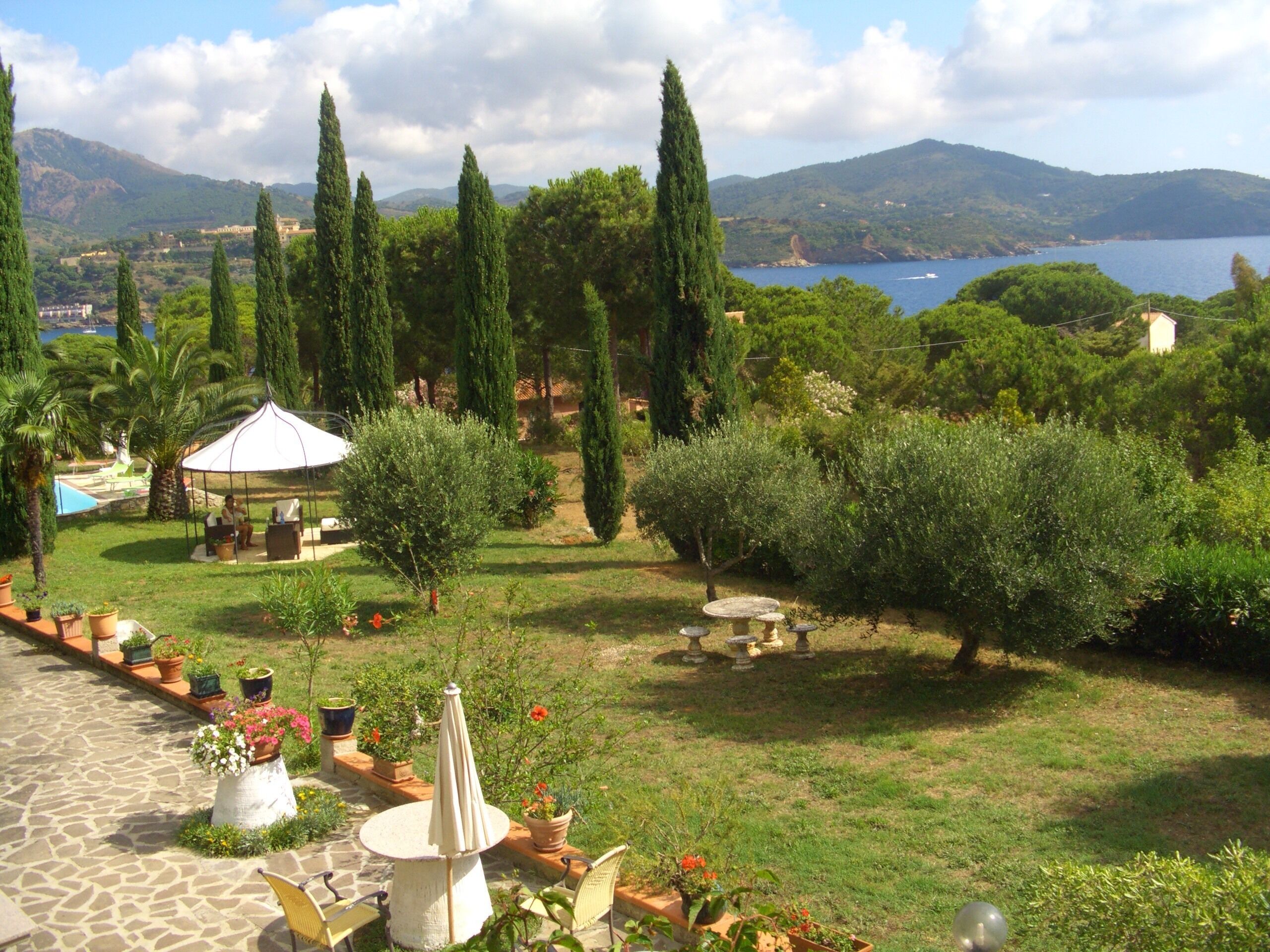 屋外ダイニングエリア