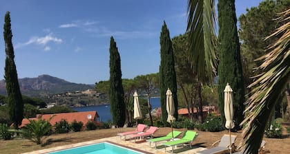 Vista Mare with private pool, large 65,000 square meter garden, sea view, close to the beach.