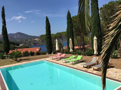 Vista Mare with private pool, large 65,000 square meter garden, sea view, close to the beach. 