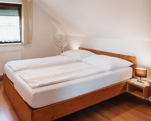 4 Schlafzimmer, Zimmersafe, Bügeleisen/Bügelbrett, Reisekinderbett