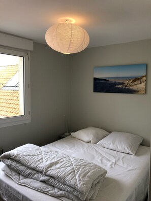 2 chambres, fer et planche à repasser, draps fournis