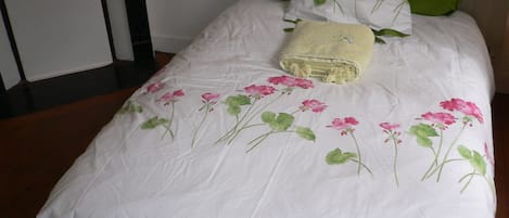 1 bedroom, free WiFi, bed sheets