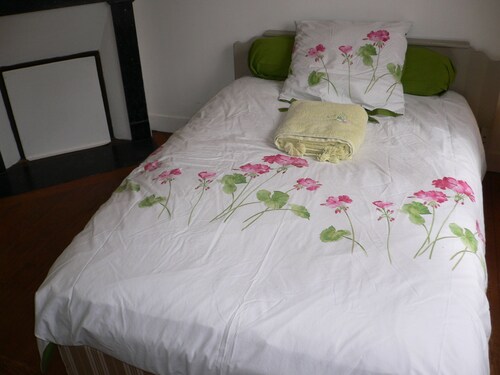 Große freistehende komfortable Zimmer