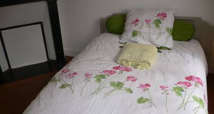 Große freistehende komfortable Zimmer