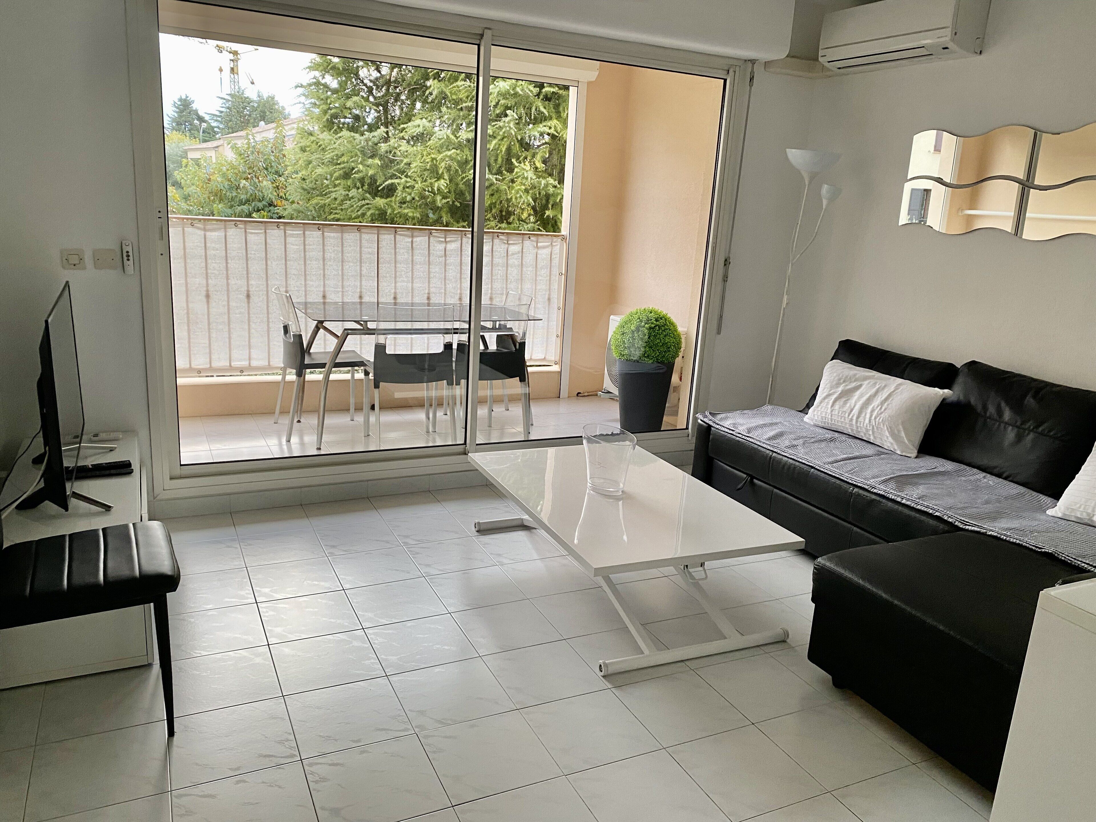 BEAUTIFUL APARTMENT IN CLOSED RESIDENCE NEAR DOWNTOWN